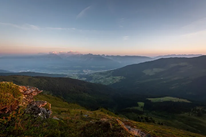 Abendliche Berglandschaft in Tirol