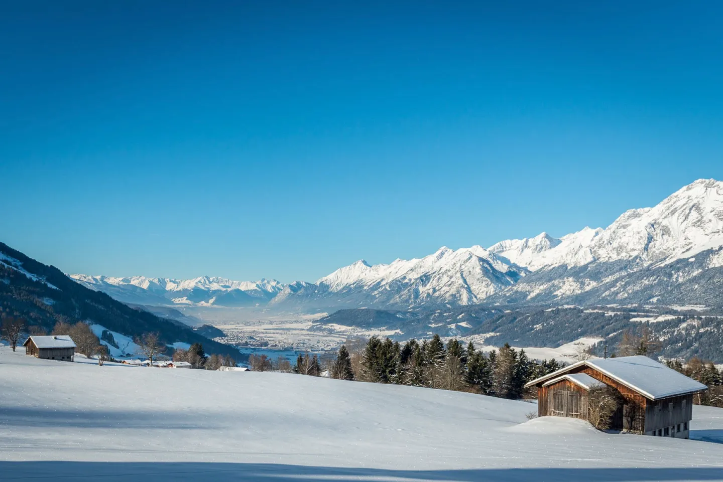 Verschneite Winterlandschaft am Weerberg